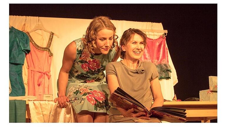 Den offiziellen Auftakt des Aktionsmonats 'Gesund älter werden' macht am 6. Oktober um 19 Uhr in der Festhalle in Heustreu die Theatergruppe 'das kleine ensemble' mit idem Stück 'Heute oder Morgen – Wenn der Tod eine Frage der Entscheidung wird'. Den offiziellen Auftakt des Aktionsmonats 'Gesund älter werden' macht am 6. Oktober um 19 Uhr in der Festhalle in Heustreu die Theatergruppe 'das kleine ensemble' mit idem Stück 'Heute oder Morgen – Wenn der Tod eine Frage der Entscheidung wird'.