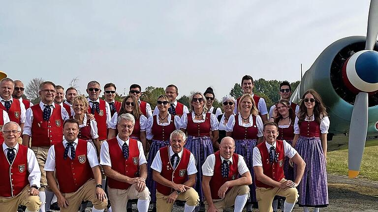 Die Steinacher Musikanten haben eine Gruppenreise nach Italien gemacht, wo sie bei einem Festival auftraten. - Die Steinacher Musikanten haben eine Gruppenreise nach Italien gemacht, wo sie bei einem Festival auftraten. Die Steinacher Musikanten haben eine Gruppenreise nach Italien gemacht, wo sie bei einem Festival auftraten. - Die Steinacher Musikanten haben eine Gruppenreise nach Italien gemacht, wo sie bei einem Festival auftraten.