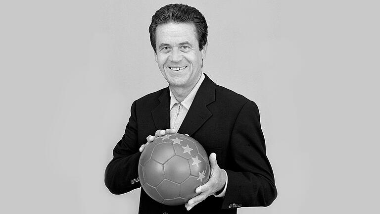 Früherer &bdquo;Sportschau&rdquo;-Moderator Schwarze gestorben       -  Der frühere Sportreporter Klaus Schwarze ist tot.