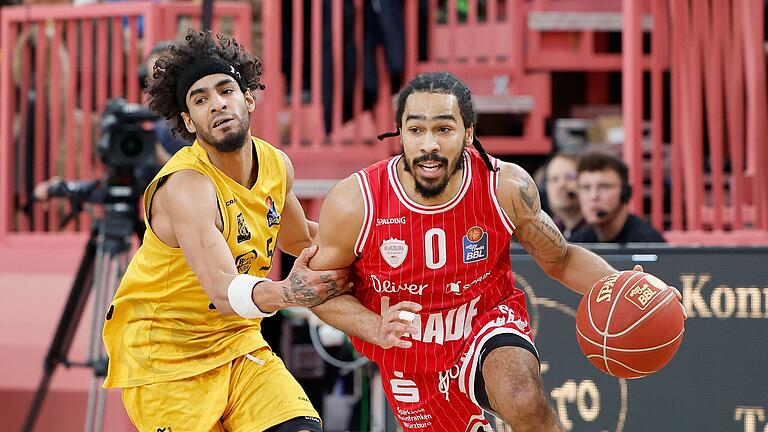 Nachfolger und Vorgänger? Jhivvan Jackson (links) kommt von den Tigers Tübingen zu den Würzburg Baskets und könnte der Nachfolger von Otis Livingston II (rechts) werden.