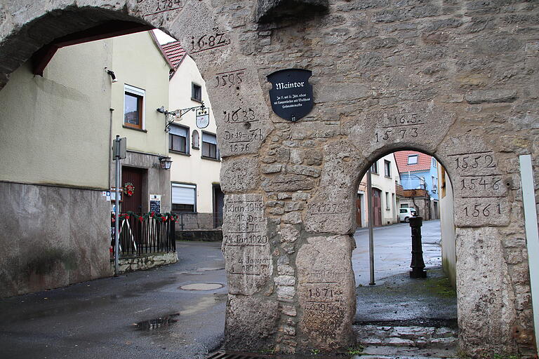 Nur das kleine Türchen neben dem Maintor durfte während der Schließung der Stadttore im Jahr 1713 in Notfällen geöffnet werden.
