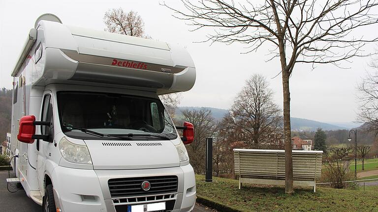 Auch im Winter kommen Touristen auf die Stellplätze, wie hier im Staatsbad Brückenau. Foto: Julia Raab       -  Auch im Winter kommen Touristen auf die Stellplätze, wie hier im Staatsbad Brückenau. Foto: Julia Raab