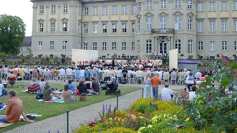 Beliebt sind die Schlossparkkonzerte der Wernecker Bläserphilharmonie in jedem Sommer.