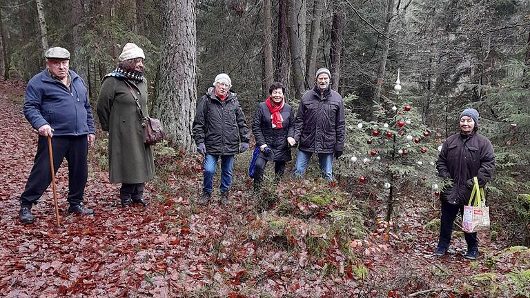 Teilnehmer des Dezemberspaziergangs 'Natur unvergesslich'.