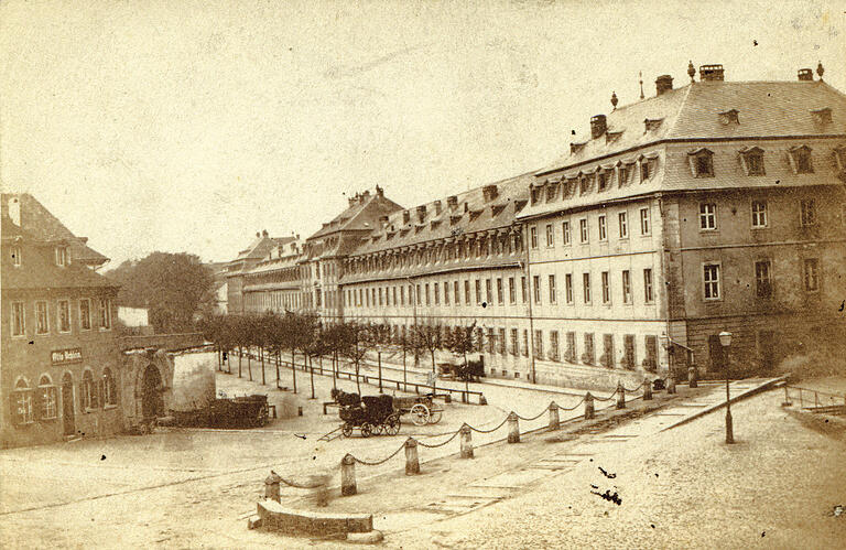 Der Barbarossaplatz war 1869 terrassiert. Der Barbarossaplatz war 1869 terrassiert.