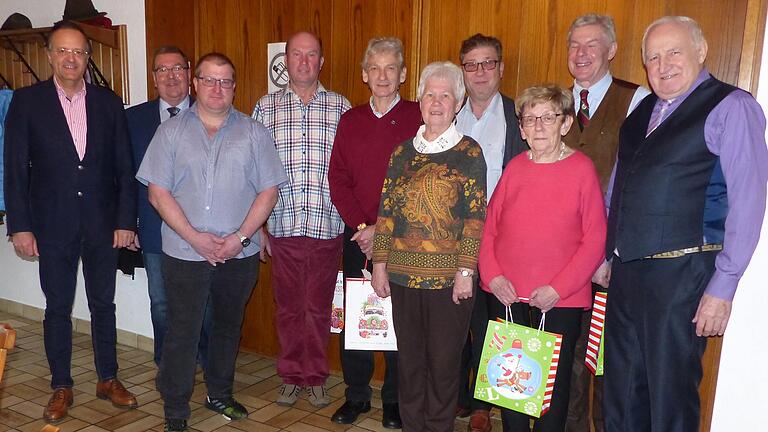 Im Bild: (von links) Bürgermeister Ludwig Nätscher, Karl-Jürgen Blam und Stefan Schenk (beide VdK-Vorstand) Walter Genheimer, Berthold Englert (beide zehn Jahre Mitglied), Rita Müller, Stefan Kohlinger (beide Vorstand), Rosemarie Breitenbach (20 Jahre), Manfred Hartmann (40 Jahre) und VdK-Vorsitzender Ludwig Mergenthal. Im Bild: (von links) Bürgermeister Ludwig Nätscher, Karl-Jürgen Blam und Stefan Schenk (beide VdK-Vorstand) Walter Genheimer, Berthold Englert (beide zehn Jahre Mitglied), Rita Müller, Stefan Kohlinger (beide Vorstand), Rosemarie Breitenbach (20 Jahre), Manfred Hartmann (40 Jahre) und VdK-Vorsitzender Ludwig Mergenthal.