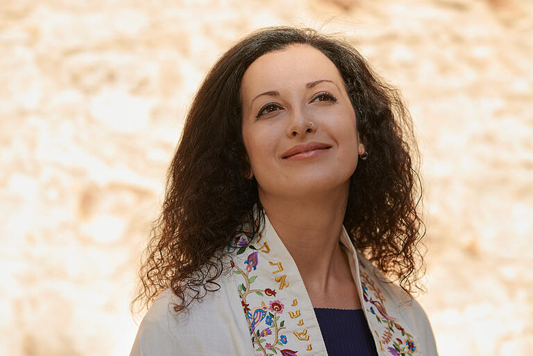 Die Sängerin und Kantorin Sveta Kundish stellt jüdische Musik aus nahezu allen Teilen der Welt vor. Die Sängerin und Kantorin Sveta Kundish stellt jüdische Musik aus nahezu allen Teilen der Welt vor.