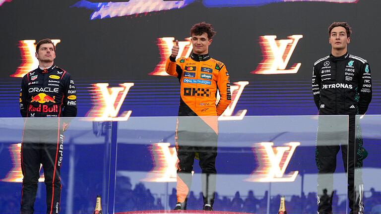 Grand Prix von Australien       -  Pole Position und Sieg - besser hätte es für Lando Norris (M.) beim Saisonauftakt nicht läufen können.