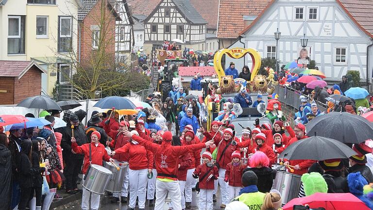4500 bis 5000 Personen Personen besuchten den Wargolshäuser Faschingszug am Rosenmontag. Nun zog die Mellrichstädter Polizei ein Fazit über die Veranstaltung. 4500 bis 5000 Personen Personen besuchten den Wargolshäuser Faschingszug am Rosenmontag. Nun zog die Mellrichstädter Polizei ein Fazit über die Veranstaltung.