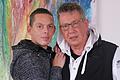 Lothar Gärtner (rechts) hat sich mit 73  noch einmal frisch verliebt: In den 32 Jahre jüngeren Christian Fischer.       -  Lothar Gärtner (rechts) hat sich mit 73  noch einmal frisch verliebt: In den 32 Jahre jüngeren Christian Fischer.