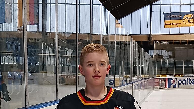 Marlon Henning: Auf dem Sprung in die Nationalmannschaft       -  Schon zum zweiten Mal nahm Marlon Henning (im Bild) an einem Sichtungsturnier des Deutschen Eishockey-Bundes teil. Der14-Jährige aus Schwärzelbach hofft auf eine Berufung in die U16-Nationalmannschaft.