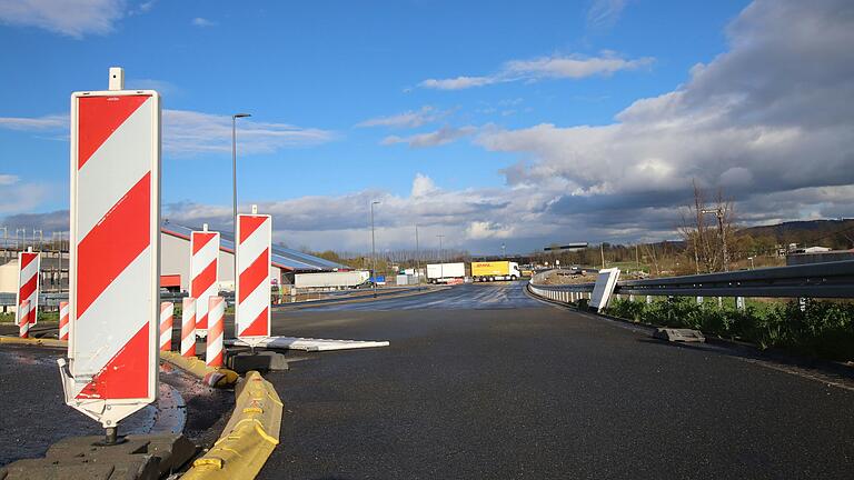 Die Baustelle an der Kitzinger Nordtangente ist auf der Zielgeraden. Demnächst gibt es die Nonstop-Verbindung mit der Staatsstraße Richtung Großlangheim. Die Baustelle an der Kitzinger Nordtangente ist auf der Zielgeraden. Demnächst gibt es die Nonstop-Verbindung mit der Staatsstraße Richtung Großlangheim.