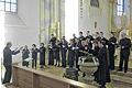Beeindruckend: Gleißend fiel die Abendsonne durch die Fenster auf die goldgefassten Heiligenfiguren in der Grafenrheinfelder Pfarrkirche, als der Kammerchor songcraeft-art of singing sein Konzert &bdquo;Glory to God&ldquo; mit William Byrds &bdquo;Haec dies&ldquo; begann.