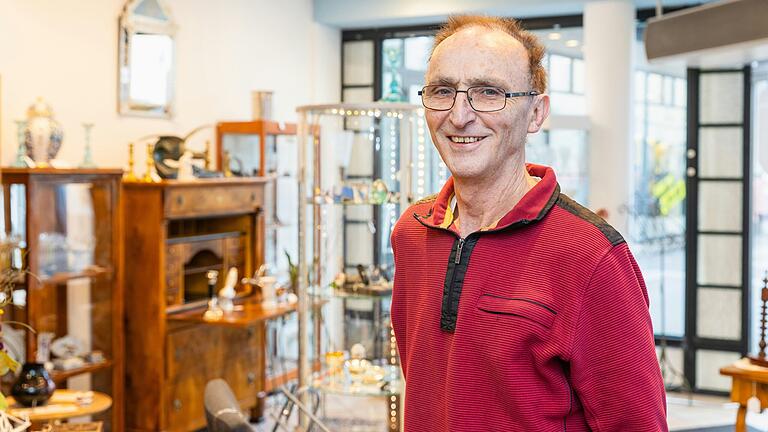 Walter Pfrang hat in Würzburg das Antiquitätengeschäft in der Blasiusgasse eröffnet. Walter Pfrang hat in Würzburg das Antiquitätengeschäft in der Blasiusgasse eröffnet.