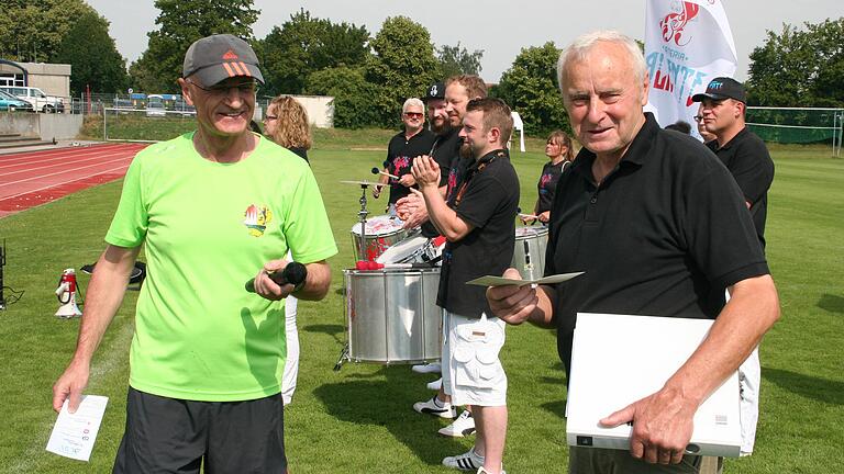 Der Macher: Günter Dietz (rechts, im Bild mit Wilhelm Schneider, Landrat des Kreises Haßberge) ist der Organisator des inklusiven Turnfestes in Schweinfurt.