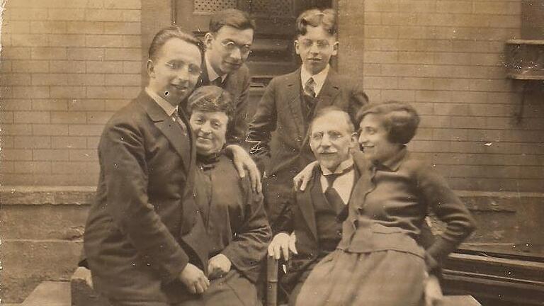 Sophie und Moses Herz mit ihren Kindern (v. l.) Sophoni, Arno, Erwin und Bessy um 1930.