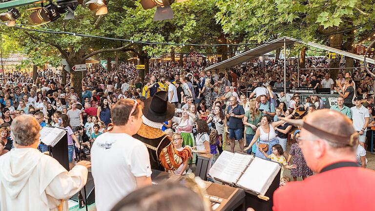 Das Fränkische Weinfest in Volkach soll auch 2023 wieder stattfinden. Das Fränkische Weinfest in Volkach soll auch 2023 wieder stattfinden.