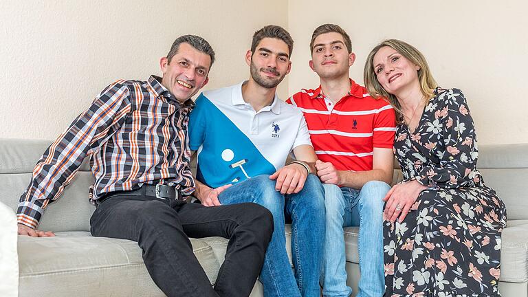 Kamen aus Syrien nach Würzburg: (v.li.) Eyad Waez mit den beiden Söhne Riyad und Hadi Waez und Nadine Jaber. Kamen aus Syrien nach Würzburg: (v.li.) Eyad Waez mit den beiden Söhne Riyad und Hadi Waez und Nadine Jaber. 