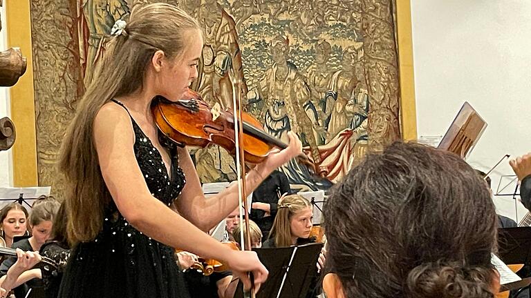 Furioses Finale mit Geigerin Evelyn Feser und dem 'Danse Macabre' von Camille Saint-Saëns. Furioses Finale mit Geigerin Evelyn Feser und dem 'Danse Macabre' von Camille Saint-Saëns.