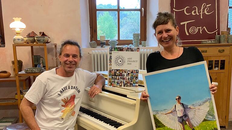 Danilo Lemp und Susanne Böhm laden in die Keramikwerkstatt/Café Ton in Fabrickschleichach ein. Danilo Lemp und Susanne Böhm laden in die Keramikwerkstatt/Café Ton in Fabrickschleichach ein.