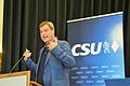Lebendige Feuerwehrgeschichte       -  Gelungener Auftritt: Staatsminister Markus Söder schüttelte beim Kreisbürgerfest der CSU in der Iphöfer Karl-Knauf-Halle viele Hände, schrieb Autogramme und erntete für seine mit meist feinen Seitenhieben gespickte Rede viel Applaus. Foto: Gerhard Krämer