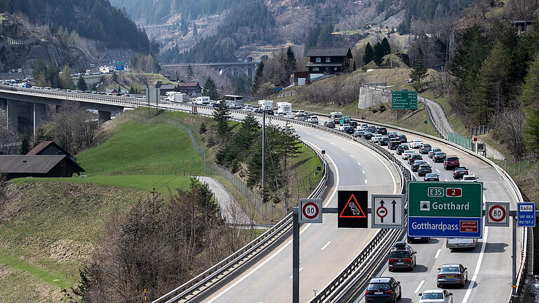 Gotthardtunnel Stau.jpg       -  Auch am Gotthard-Tunnel könnte es in den Sommerferien 2023 zu Staus kommen.