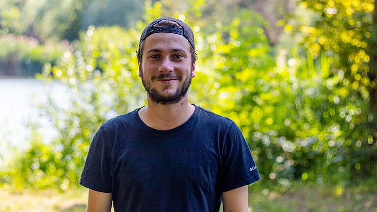 Sebastian Hofstetter ist 22 und studiert in Würzburg E-Commerce. Sebastian Hofstetter ist 22 und studiert in Würzburg E-Commerce.