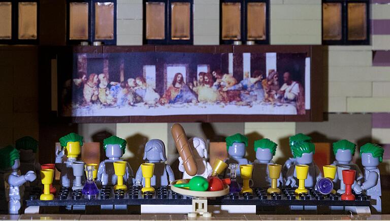 Das letzte Abendmahl als Lego-Version vor der Replik von Leonardo da Vinci.