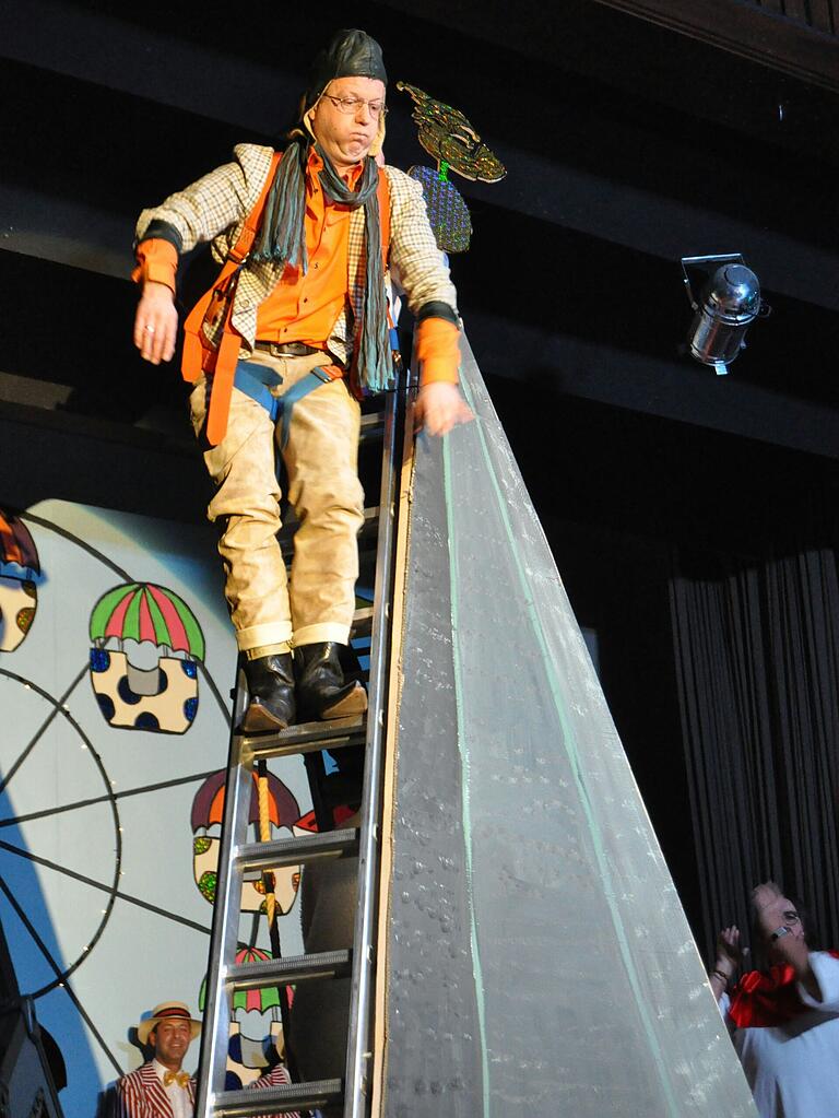 Martin Reußenzehn war ganz schön mutig: Er sprang von der Kirchturmspitze. Martin Reußenzehn war ganz schön mutig: Er sprang von der Kirchturmspitze.