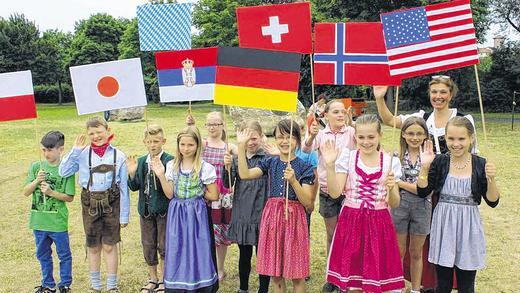 Sechs Muschelkalkwerke für den Skulpturenweg Sechs Muschelkalkwerke für den Skulpturenweg