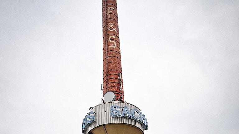 100 Jahre alt ist dieser Schornstein im Werk Nord der ZF Friedrichshafen AG.