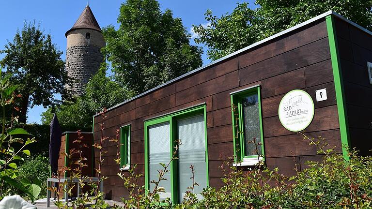 Nahe der historischen Stadtmauer in Iphofen an der Straße in Richtung Birklingen gibt es ein Rad-Apartment &ndash; das gut ausgelastet ist.