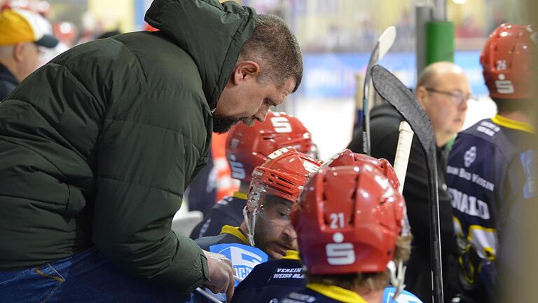 War auch gegen Miesbach - wie so oft in dieser Saison - unzufrieden mit dem Auftreten seiner Mannschaft: Mighty Dogs-Trainer Andreas Kleider.