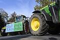 Um die 1000 Landwirtinnen und Landwirte aus der ganzen Region legen am Dienstag mit ihren Traktoren den Verkehr in der Würzburger Innenstadt weitestgehend lahm. Unter dem Motto 'Land schafft Verbindung' protestieren die Bauern gegen die Politik der deutschen Umwelt- und Landwirtschaftsministerinnen.