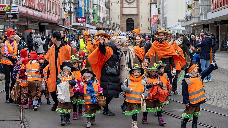 Der Kinderfaschingszug zieht am Samstag von der Würzburger Residenz zum Vierröhrenbrunnen. Der Kinderfaschingszug zieht am Samstag von der Würzburger Residenz zum Vierröhrenbrunnen.