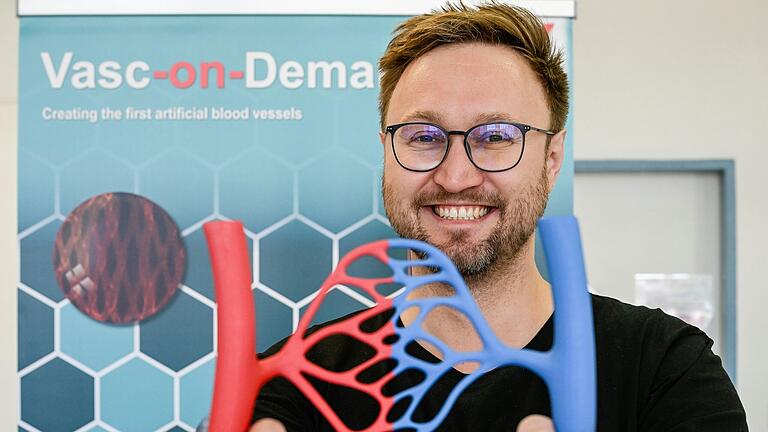 Vasc-on-Demand-Chef Matthias Ryma hat sich mit seinem Würzburger Team auf künstliche Blutgefäße für die Medizinforschung spezialisiert. Vasc-on-Demand-Chef Matthias Ryma hat sich mit seinem Würzburger Team auf künstliche Blutgefäße für die Medizinforschung spezialisiert.