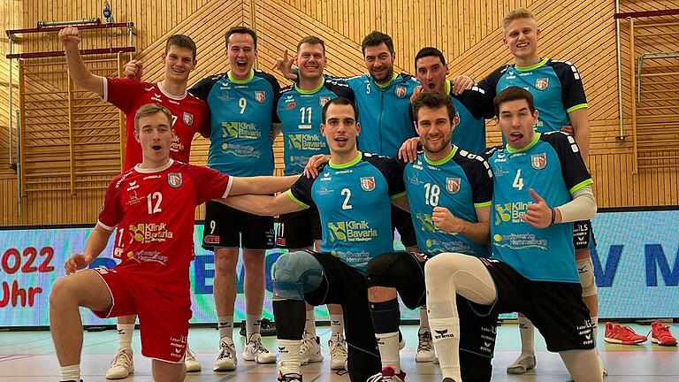 Eine starke Truppe: Unser Bild zeigt die Hammelburg Volleys nach ihrem 3:0-Sieg in Gotha. Bereits am Vortag hatte es Grund zum Jubeln gegeben. Foto: Hammelburg Volleys       -  Eine starke Truppe: Unser Bild zeigt die Hammelburg Volleys nach ihrem 3:0-Sieg in Gotha. Bereits am Vortag hatte es Grund zum Jubeln gegeben. Foto: Hammelburg Volleys