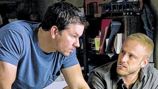 Mark Wahlberg (links) und Ben Foster in &bdquo;Contraband&ldquo;.