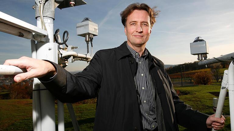 Uwe Kirsche ist zuständig für die Presse- und Öffentlichkeitsarbeit beim Deutschen Wetterdienst. Uwe Kirsche ist zuständig für die Presse- und Öffentlichkeitsarbeit beim Deutschen Wetterdienst.