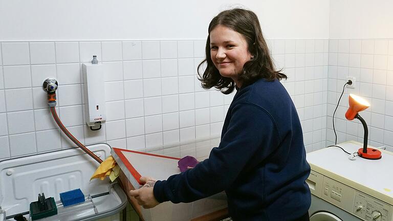 Kristina Töpfer arbeitet an den kreativen Bereichen der Schülerfirma mit. Besonders interessant findet die Neuntklässlerin den Textildruck. Kristina Töpfer arbeitet an den kreativen Bereichen der Schülerfirma mit. Besonders interessant findet die Neuntklässlerin den Textildruck.
