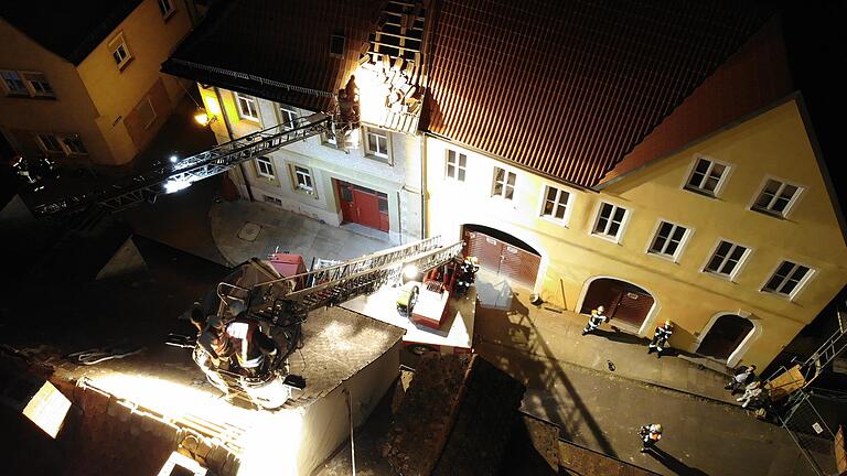 Drohnenaufnahme von dem Kranunfall in Kitzingen am 1. April. Drohnenaufnahme von dem Kranunfall in Kitzingen am 1. April.