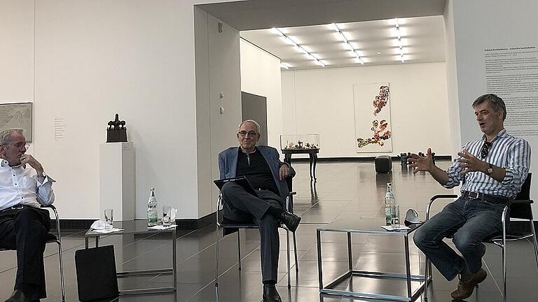 Tischgespräch in der Kunsthalle Schweinfurt. Von links: Jürgen Lenssen, Moderator Florian Schuller und Christoph Brech.