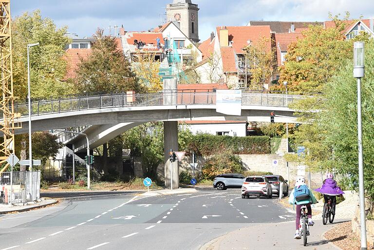 Am 31. Oktober wird die Falaiser Brücke in Bad Neustadt wieder freigegeben, der Verkehr fließt bereits wieder wie gewohnt.