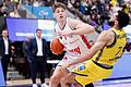 Würzburgs Hannes Steinbach (links), hier beim Spiel gegen Ludwigsburg im November, wird am Montag von mehreren Scouts aus der NBA beobachtet.