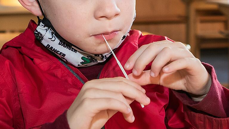 An den Grundschulen wurde der Lolli-Test bereits mit Beginn des neuen Schuljahrs eingeführt. Inzwischen nutzen auch immer mehr Kitas in Stadt und Landkreis Würzburg das Verfahren.