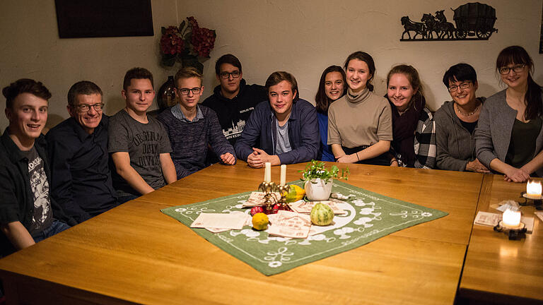 Der English Film Club des Lohrer Gymnasiums trifft sich einmal im Monat, um einen Film auf Englisch zu sehen und im Anschluss darüber zu diskutieren - ebenso in englischer Sprache.