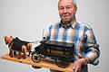 Gottfried Anderlohr hat detailgetreu den Frammersbacher Leichenwagen nachgebaut.
