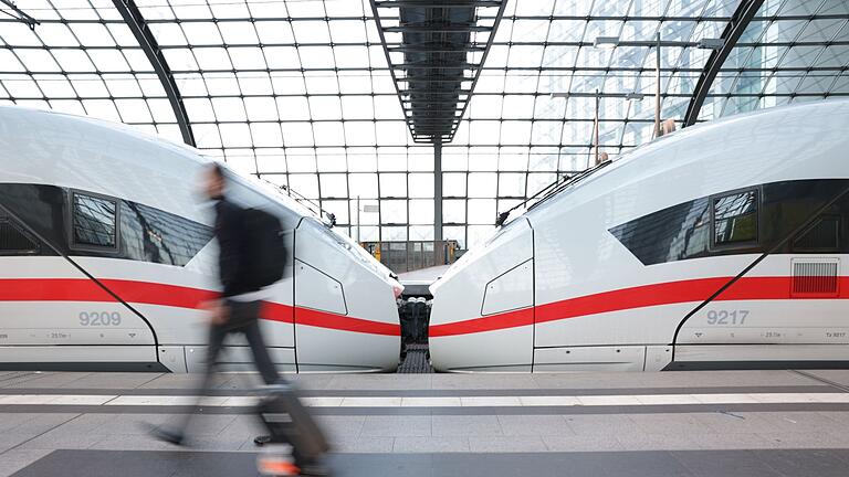 ICE.jpeg - Zwischen Hamburg und Berlin sind am Freitag zahlreiche Züge ausgefallen. ICE.jpeg - Zwischen Hamburg und Berlin sind am Freitag zahlreiche Züge ausgefallen.