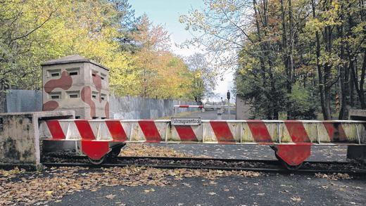 Überbleibsel einer unmenschlichen Grenze: Der Rammbock steht noch im Grenzmuseum am ehemaligen Übergang zwischen Eußenhausen und Henneberg.