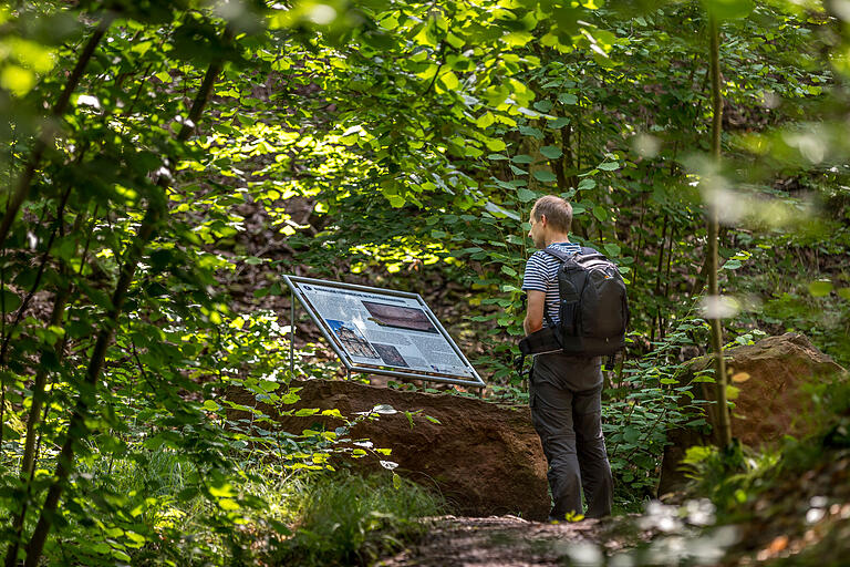 Auf dem Lehrpfad erfährt man Spannendes und Wissenswertes über die geologischen Verhältnisse der Region. Auf dem Lehrpfad erfährt man Spannendes und Wissenswertes über die geologischen Verhältnisse der Region.